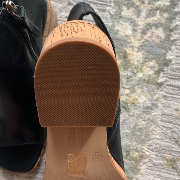 NEW E8 by Miista leather sandals - Picture 4 of 7